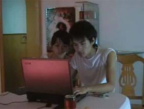 国产自拍家庭视频。,真实自拍视频背后的故事